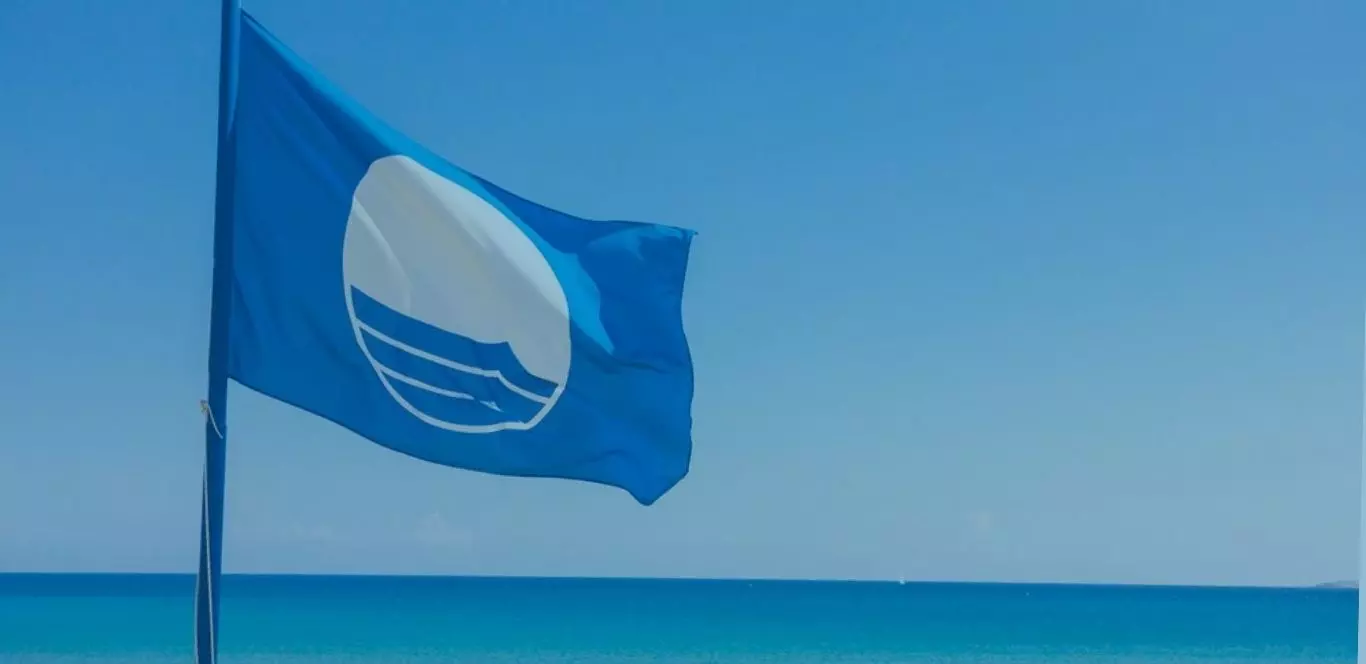 El Club Nàutic La Vila Joiosa renueva la Bandera Azul 2026