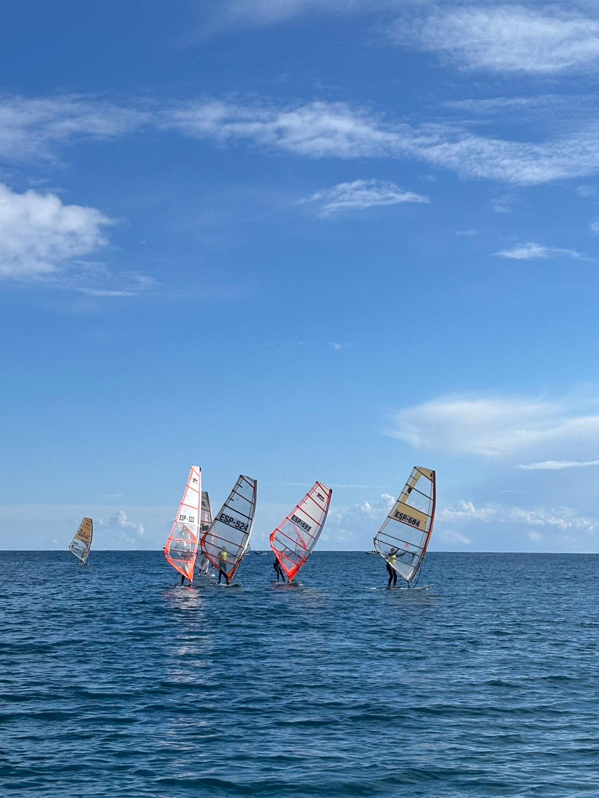 Adela, regatista de WINDSURF del CNV, seleccionada por la Federación Valenciana de Vela