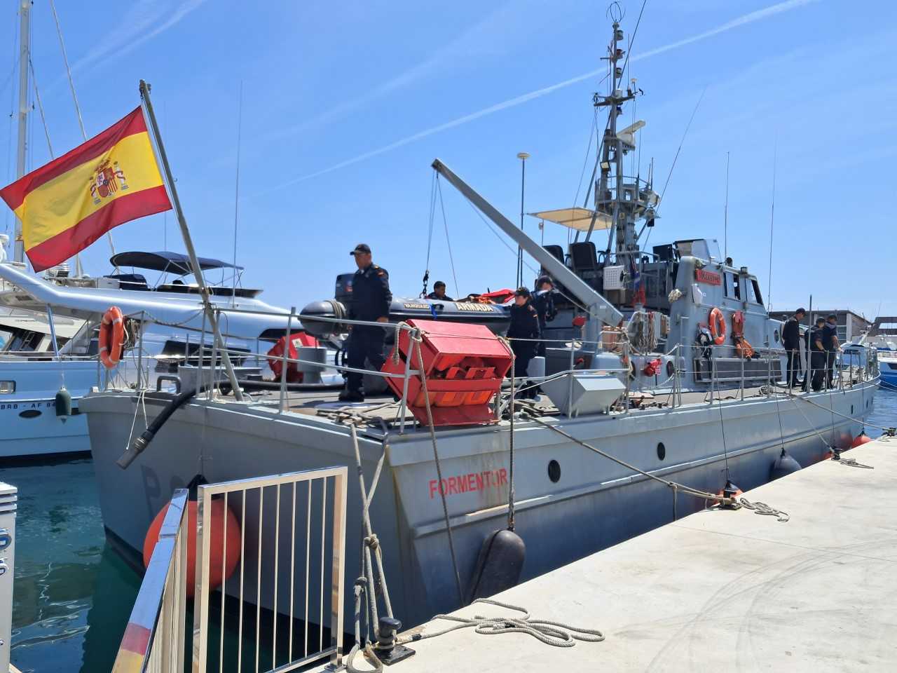 El patrullero “Formentor” de la Armada Española visita el Club Nàutic La Vila Joiosa