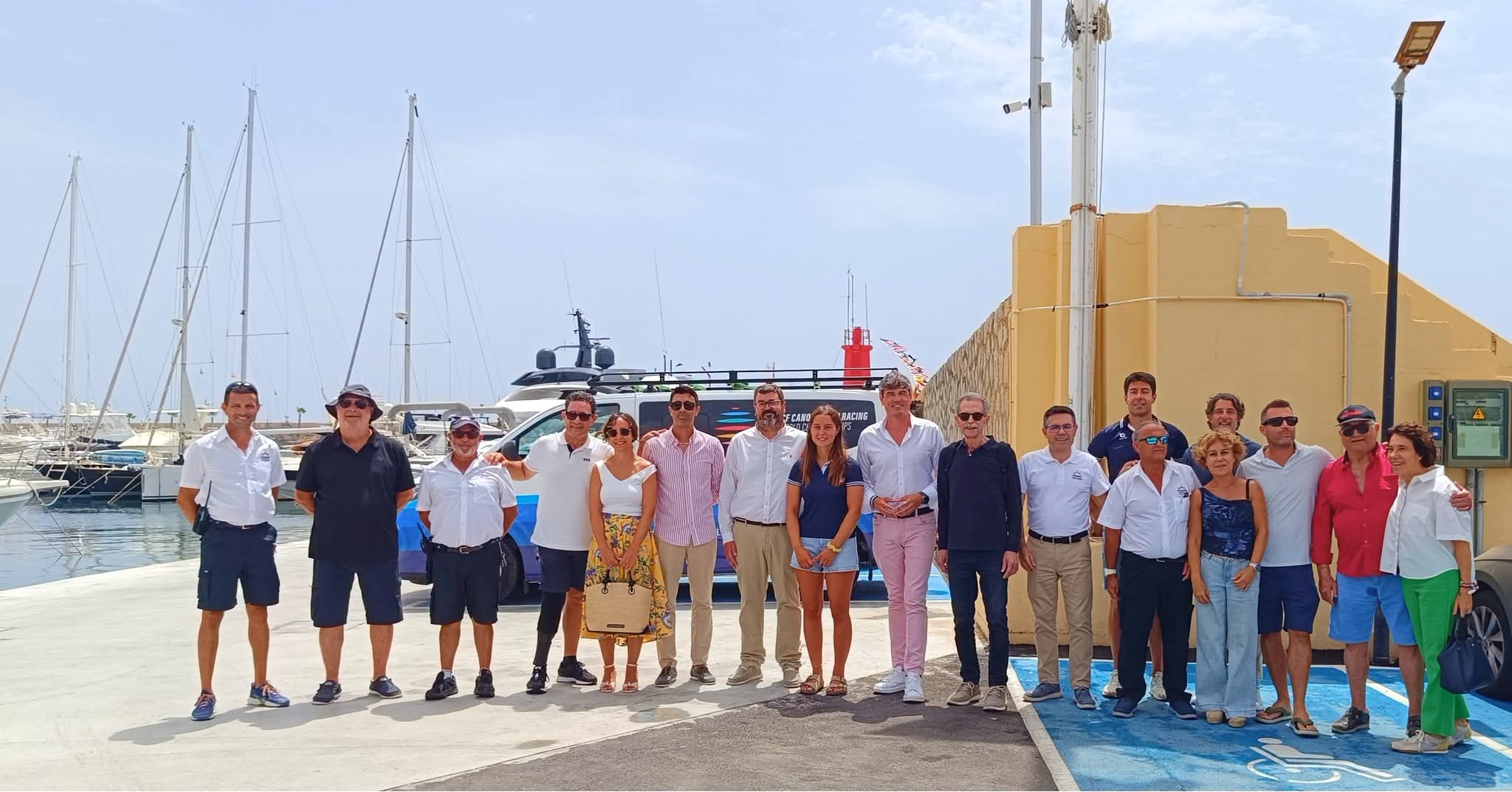 Andrea Jiménez iza la Bandera Azul 2026 en el Club Nàutic La Vila Joiosa